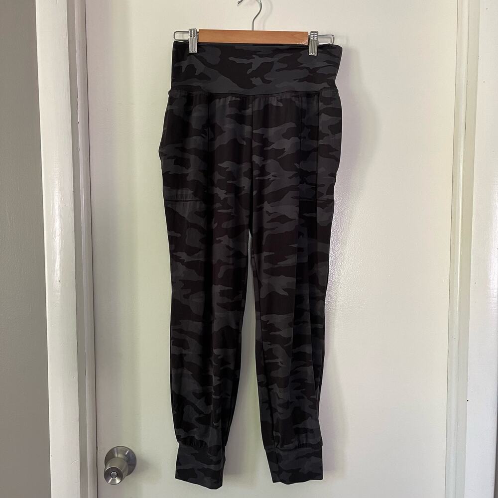 Athleta Salutation Camo Jogger Women's Size Medium Activewear Leggings - Picture 3 of 5
